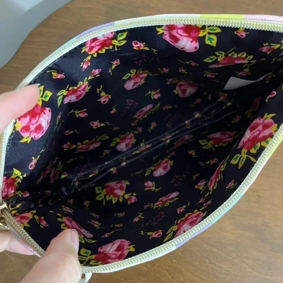 Betsey Johnson pastel stripe wristlet/cosmetic bag - Picture 3 of 9